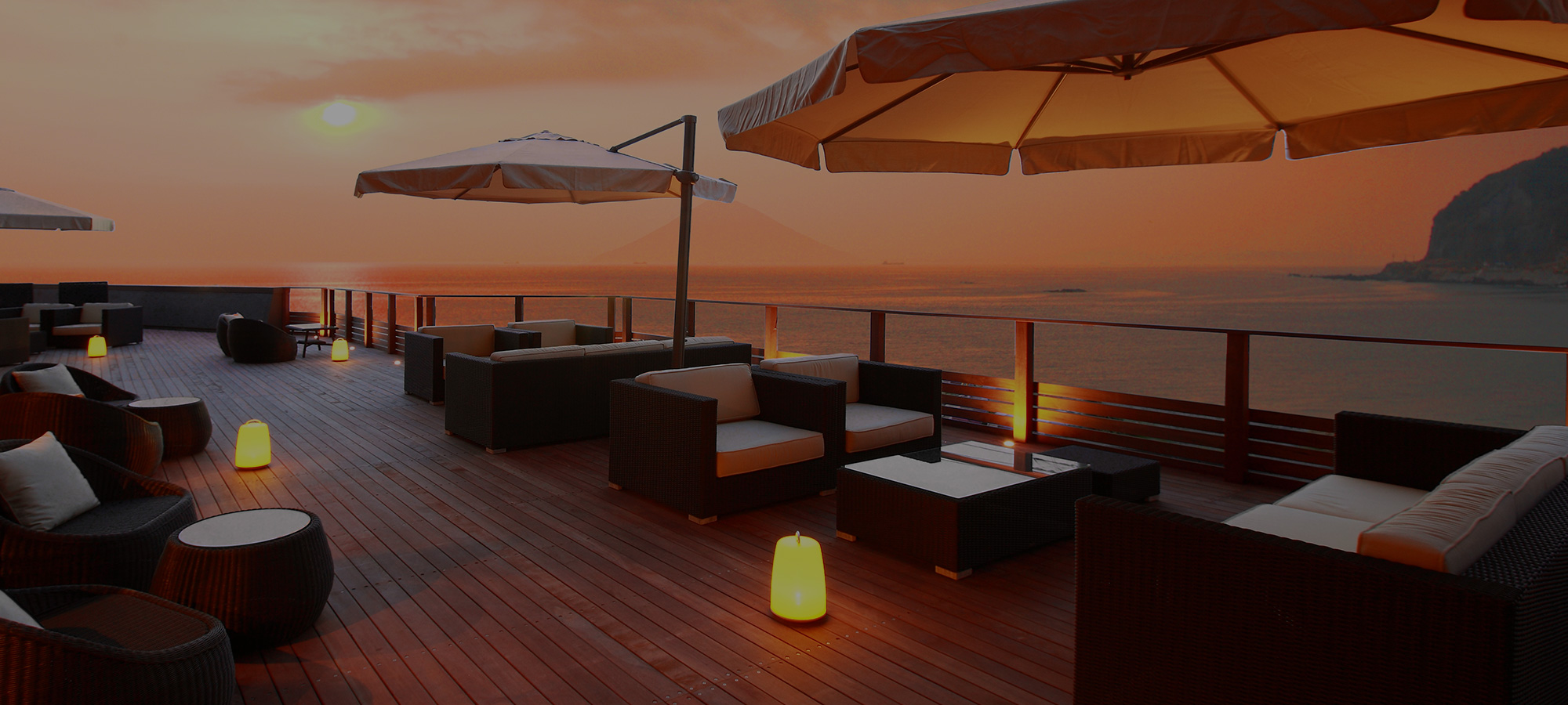 2nd floor terrace lounge